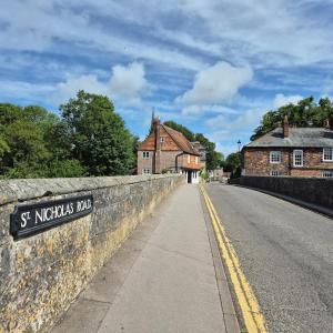 Historic Tollhouse & Riverside Garden nr Cathedral