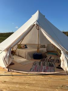 4 Glamping Adventure - tent with lake view
