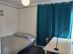 Appartements taverny 2 pieces , 2 lits de 2 places : photos des chambres