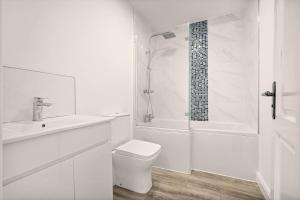 3BR Luxury home in Peaceful Moseley