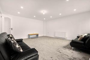 3BR Luxury home in Peaceful Moseley