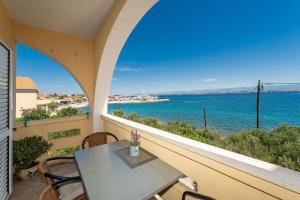 Apartment by the sea and with beautiful view, 2 bedrooms, 4 persons