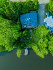 Le Chalet Bleu, spa au bord du lac