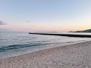 Spacious Seaside Condo with Garden & Sea-View