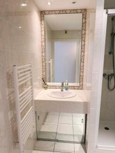 Spacious Seaside Condo with Garden & Sea-View