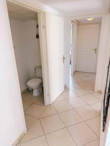 Spacious Seaside Condo with Garden & Sea-View