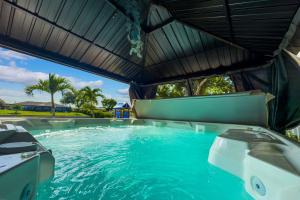 Waterfront House in Paradise at Cape Coral