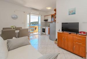 Apartment for 4 persons, by the sea and with beautiful view