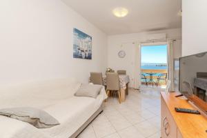 Apartment for 4 persons, by the sea and with beautiful view