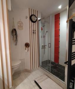 Maisons de vacances Maison entiere 5 chambres a 10mn a pied de l-entree principale du Circuit 24h Du Mans : photos des chambres