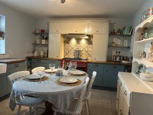 Cosy island home near beach