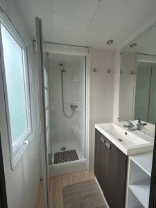 Campings mobil home AU SOLEIL : photos des chambres