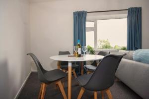 33 Beautiful 2 bed apt Tamworth Private Parking