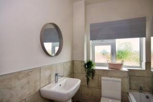 33 Beautiful 2 bed apt Tamworth Private Parking