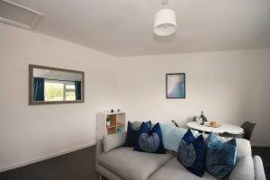 33 Beautiful 2 bed apt Tamworth Private Parking