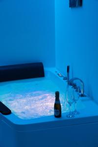 Doppelzimmer mit Whirlpool-Badewanne