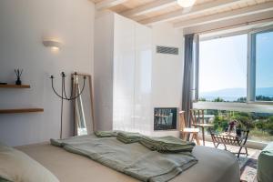 Chic Studio with Pool, 5-Min Walk to Beach