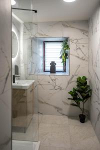 Appartements L-Esprit d-Herbin - Un Sejour Abstrait en liaison a Blois : photos des chambres