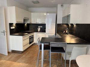 Gambetta Promenade modern near beach with parking