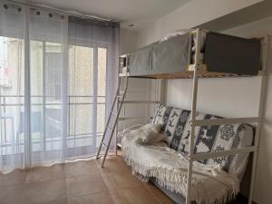 Gambetta Promenade modern near beach with parking