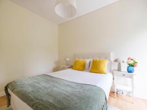 Olivais Spacious Apartment near airport