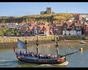 Abbey Horizon, central apartment with parking