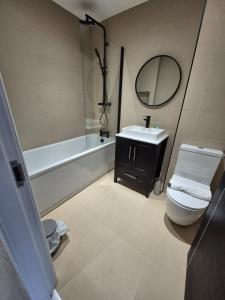 23 Lux stylish 2 bed 2 bath with balcony NEC n12