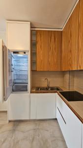 Gray Mirage Apartment near the beach