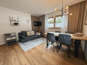 Apart Pair im Dorf