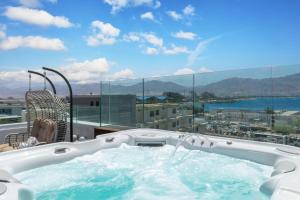 Luxury Suites With Balcony And Jacuzzi At Sea Side By Rently - 4-star hotels in Eilat