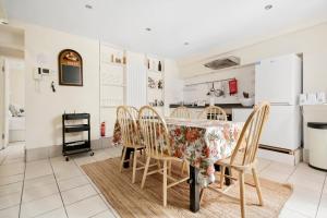 Flat on Broadway Market with Patio