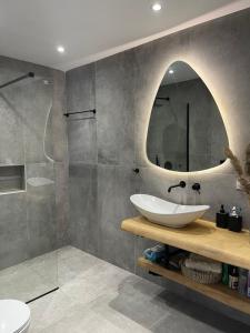 AMBELI Luxury Apartment