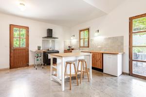 Villas Stylish villa with large pool and stunning views : photos des chambres