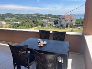 Apartment with sea views