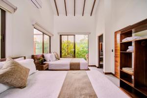 Casa violeta modern villa pool steps from the beach