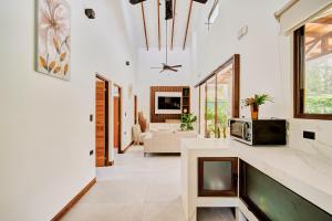 Casa violeta modern villa pool steps from the beach