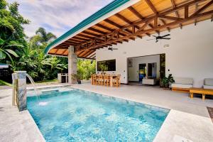 Casa violeta modern villa pool steps from the beach