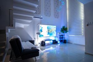 Modern Home with Parking 3ACs, 1King & 3Queen Beds Netflix PayPerView