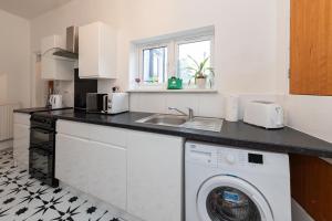 Free Parking 2 Beds Studio Flat close to River Thames