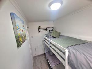 2 bed house Barton Green, Clifton Nottingham