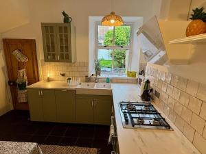 Rosebery House with private garden in quiet area of city centre