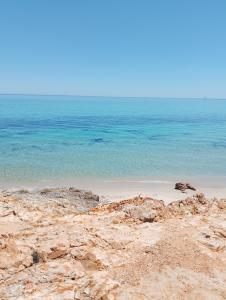 Casa vacanza - Pinus Village Casa margherita a Pula-Chia - a 350 m a piedi dalla spiaggia più vicina, a 5 minuti in auto dalle spiagge di Chia ed a 15 minuti in auto dalla splendida spiaggia di Tuerredda