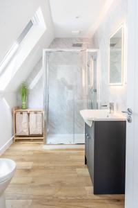 Swift Host - Friars Quay - Riverside - Sleeps up to 8 - Free Parking - City Centre