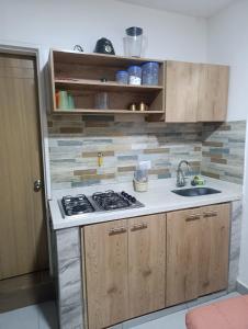 22 LINDO y AMPLIO APARTAMENTO CON BALCON 3 HABIT eN LAURELES ESTADIO