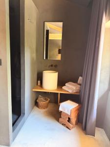 Maisons d'hotes Maison Fontbelle By OTTO : Chambre Lit King-Size - Vue sur Jardin