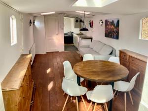 Prague on Boat, Privat Pier, Free Parking