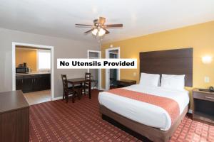 2 Queen Suite Deluxe room in Capitol Hill Motel