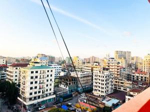 Big Private Room with Amazing Views in Heart of the City