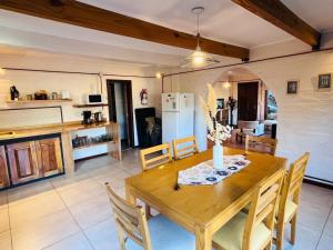 Cabaña con parrilla y 2 baños completos - AlquilaMiCasa