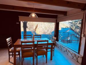 Cabaña con parrilla y 2 baños completos - AlquilaMiCasa